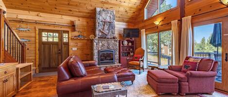 Casa, 3 habitaciones | Área de sala de estar | Smart TV y reproductor de DVD