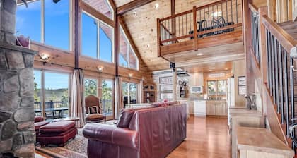 Straight From The Heart 3 Bedroom Cabin by RedAwning