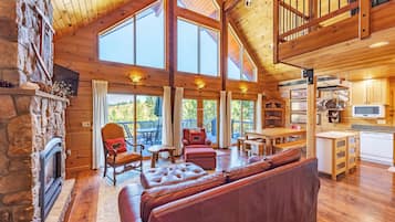 House, 3 Bedrooms | Living area | DVD player