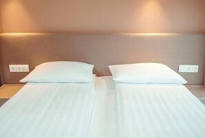1 bedroom, free WiFi, bed sheets - Minimalist guesthouse in a beautiful landscape (Lueta)