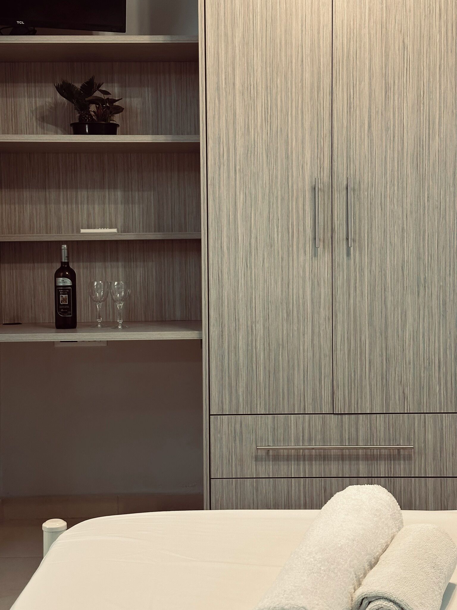 1 slaapkamer, een strijkplank/strijkijzer, gratis wifi, beddengoed