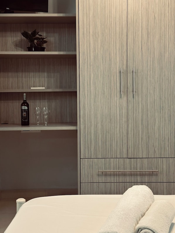 1 soverom, strykejern/-brett, wi-fi (inkludert) og sengetøy