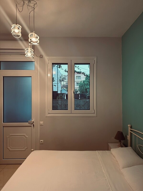1 chambre, fer et planche à repasser, accès au Wi-Fi (inclus)