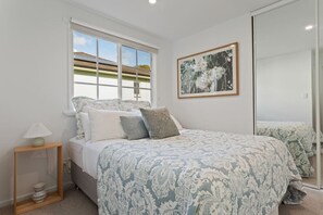 4 bedrooms, WiFi, bed sheets - Lotti`s Cottage - Family Friendly, West Launceston (West Launceston)