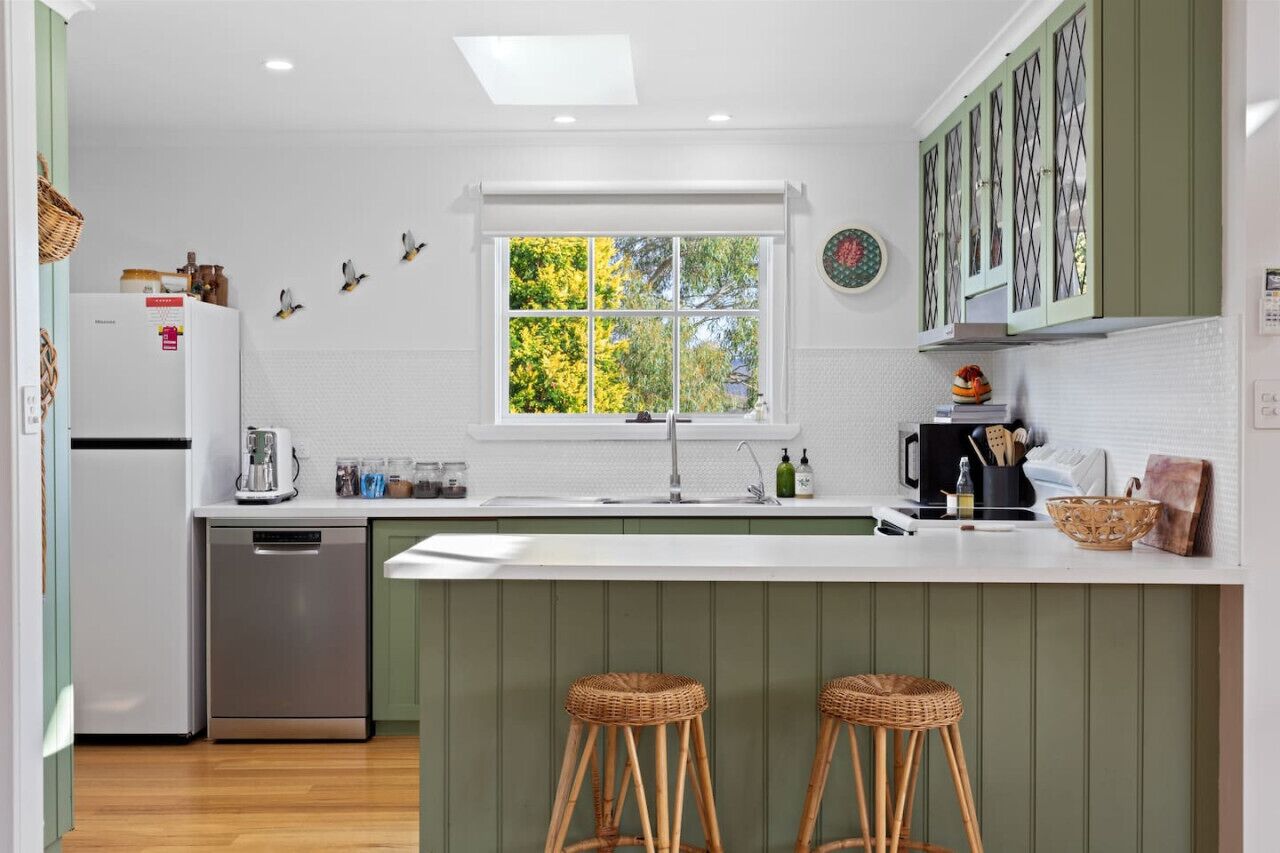 Geschirrspüler, Wasserkocher mit Kaffee-/Teezubehör