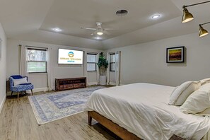 House, Multiple Beds, Kitchen, City View (Barton Hills Stunner) - Rooftop Deck w/ City Views! (Austin)