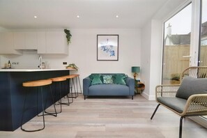 Smart TV - BRAND NEW Luxury House in Ashley Cross - CLOSE TO BEACH! (Poole)