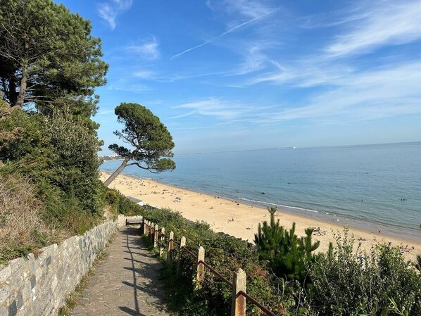 Beach - BRAND NEW Luxury House in Ashley Cross - CLOSE TO BEACH! (Poole)