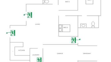 Pianta degli interni di un hotel con tre camere da letto, cucina, lavanderia, garage e vialetto.