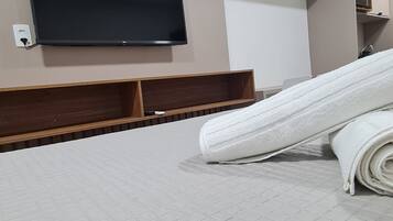 Estúdio conforto, sacada, vista para a cidade | Espaço de trabalho para notebook, cortinas blackout, Wi-Fi de cortesia