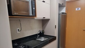 Comfort Studio, Balcony, City View | Dapur peribadi