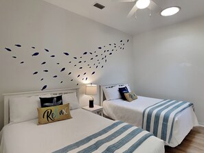 5 bedrooms, bed sheets - Calle Bonita Townhomes #1714 by Southern Vacation Rentals (Pensacola Beach)