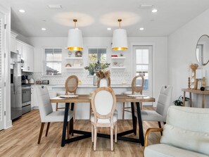 Casa, varias camas, patio (Coastal Haven A - No Pets Allowed) | Restaurantes