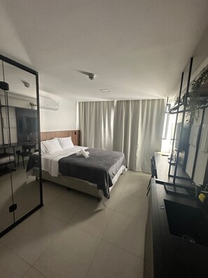 Laptopgeeigneter Arbeitsplatz, kostenloses WLAN