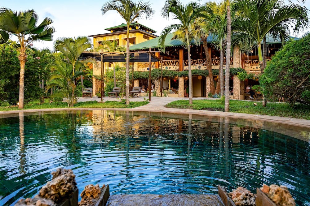 Tombo House