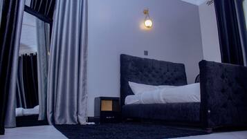 1 bedroom, blackout drapes, iron/ironing board, free WiFi