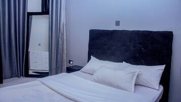 1 bedroom, blackout drapes, iron/ironing board, free WiFi