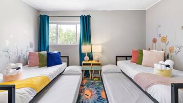 3 Schlafzimmer, Schreibtisch, Bügeleisen/Bügelbrett, Reisekinderbett