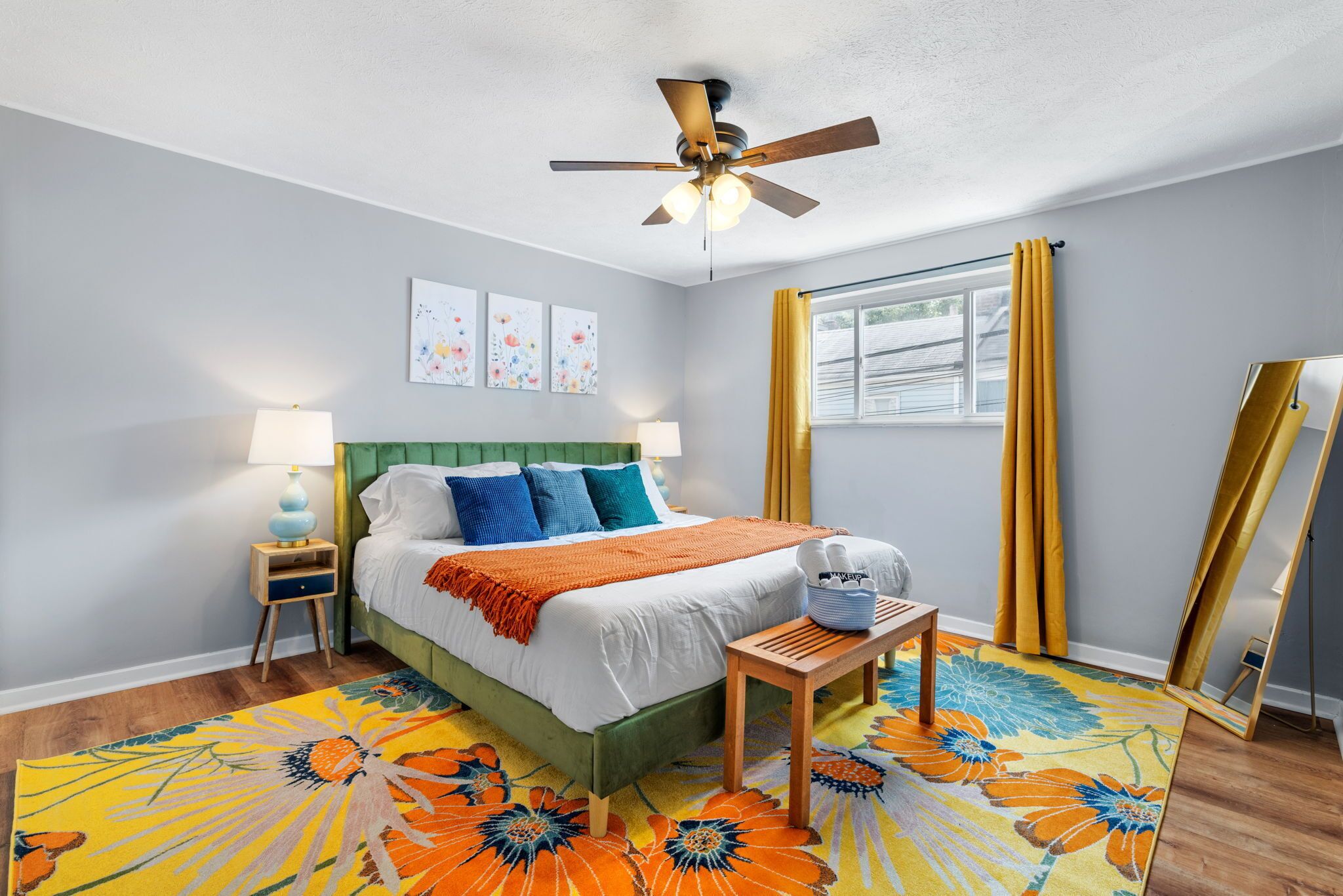 3 bedrooms, desk, iron/ironing board, travel crib