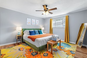 3 bedrooms, desk, iron/ironing board, travel cot - King Bed - BBQ & Hot Tub - Centrally Located (Pittsburgh)