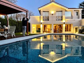 Outdoor pool - Luxury Home in Carrasco Sur, Spectacular! 4 Bedrooms (Montevideo)