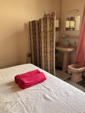 Shower, soap, shampoo, toilet paper