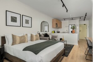 In-room safe, iron/ironing board, WiFi, bed sheets