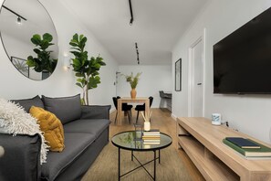 TV - The Sage l Designer One Bedroom l Courtyard Access (Cape Town)