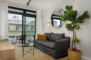 TV - The Sage l Designer One Bedroom l Courtyard Access (Cape Town)