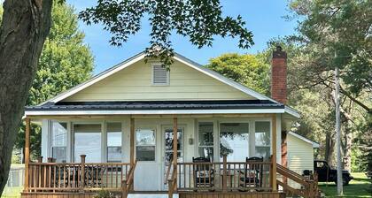 Hidden gem on Chautauqua’slake with SUPs, kayaks and pool!