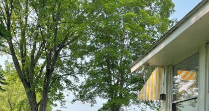 Hidden gem on Chautauqua’slake with SUPs, kayaks and pool!