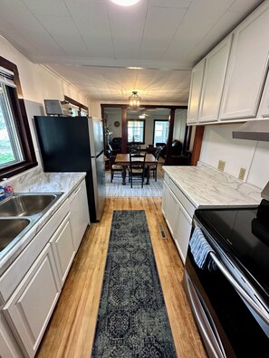 Refrigerador, microondas, horno, placa de cocina