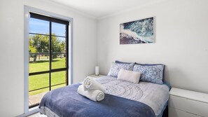 7 bedrooms, iron/ironing board, bed sheets