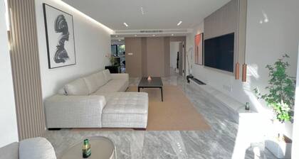 Easternhub- Shanghai Jing'an Temple, Sunny Capital, Deluxe 3-BR Apartment