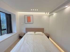 3 slaapkamers, een strijkplank/strijkijzer, beddengoed