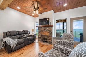 Smart TV, fireplace