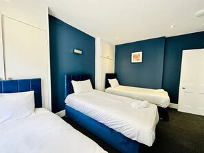 5 quartos, ferros/tábuas de passar roupa, Wi-Fi de cortesia