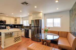 Frigorifero, microonde, piano cottura, lavastoviglie