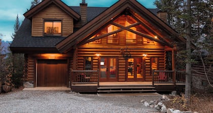 GrizzPaw Lodge 5 Bedroom Sleeps 14 People, Kicking Horse Mountain Resort
