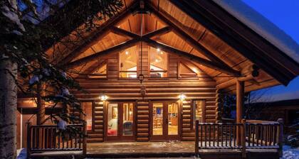 GrizzPaw Lodge 5 Bedroom Sleeps 14 People, Kicking Horse Mountain Resort