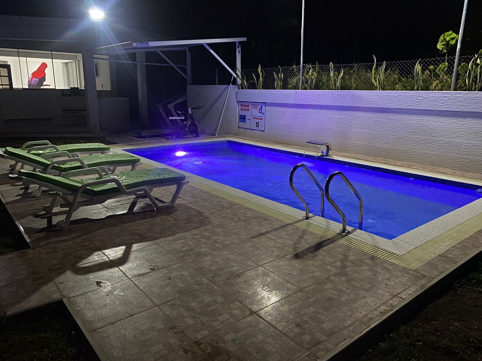 المنشأة من الخارج