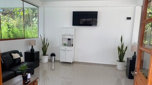 Interior - Hahn Des Felsens  (Oxapampa)