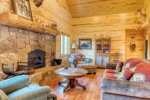 TV, fireplace - Montana Mountain Getaway - Cabin in the Foothills (Kalispell)
