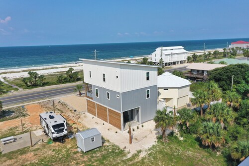 Rejuvenation:Brand New, Beach Views, Custom Furniture, Hot Tub + MIL Suite