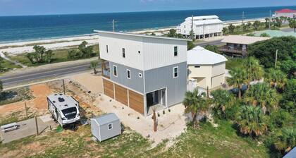 Rejuvenation:Brand New, Beach Views, Custom Furniture, Hot Tub + MIL Suite