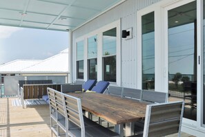 Outdoor dining - Rejuvenation:Brand New, Beach Views, Custom Furniture, Hot Tub + MIL Suite (St. Joe Beach)