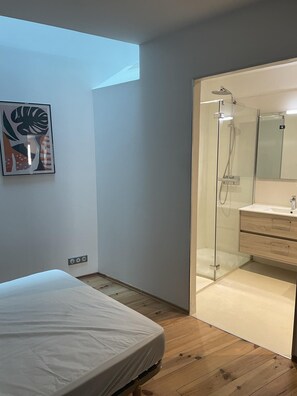 3 bedrooms, iron/ironing board, free WiFi