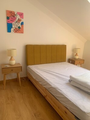 2 bedrooms, iron/ironing board, WiFi, bed sheets