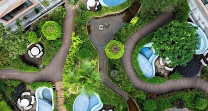 Oriental Lizhi Hotel (Guandu Ancient Town, Yunnan Museum)