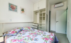 2 bedrooms, iron/ironing board, WiFi